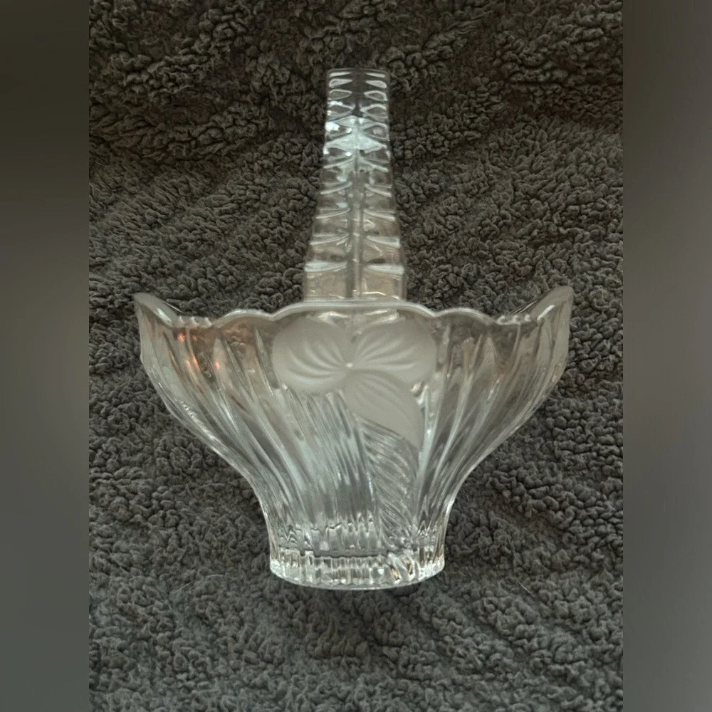 Vintage Crystal Basket‎ with Handle Clear Glass Candy Dish Vanity Decor